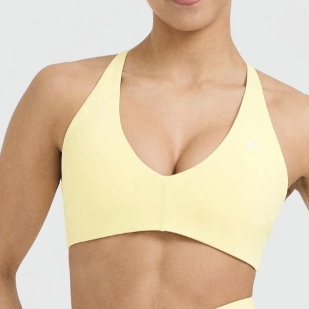 ISO MEDIUM OR SMALL MICRO UNIFIED BRA IN YELLOW. DO NOT BUY.